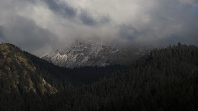 Ilgaz Dağları'na mevsimin ilk karı düştü
