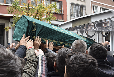 Sezai Karakoç'un cenazesi Şehzadebaşı Camisi'ne götürüldü