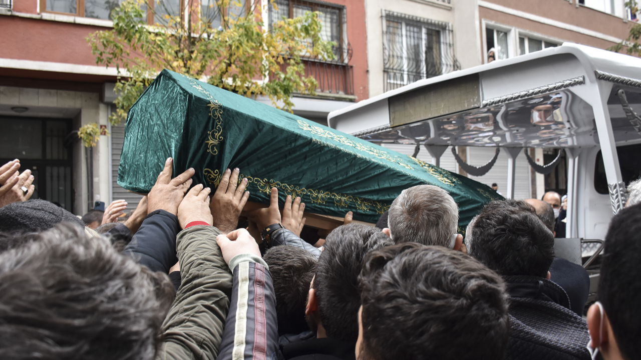 Sezai Karakoç'un cenazesi Şehzadebaşı Camisi'ne götürüldü