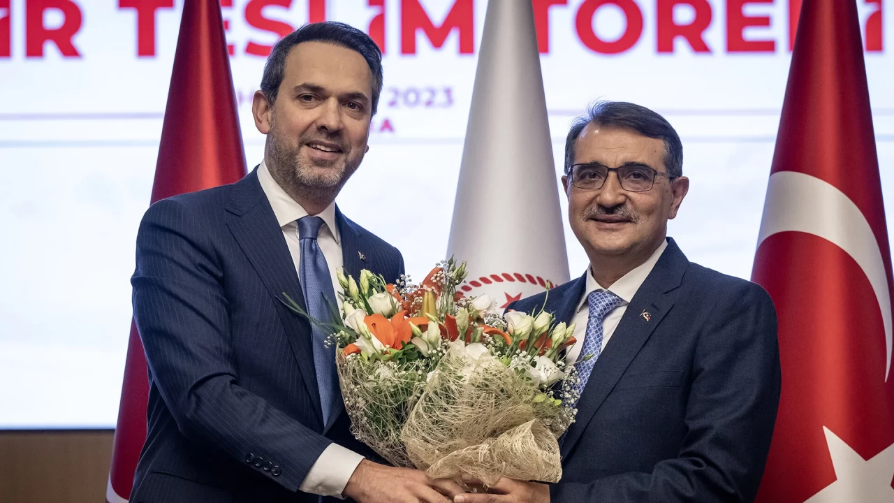 Enerji ve Tabii Kaynaklar Bakanı Bayraktar, Şırnak'ta partililerle bayramlaştı