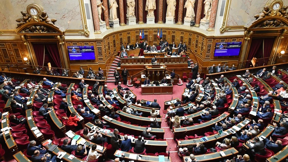 Fransa'da 'ayrılıkçı' yasa tasarısı yeniden onaylandı