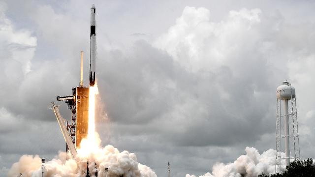 SpaceX'in yeni araştırma roketi fırlatıldı