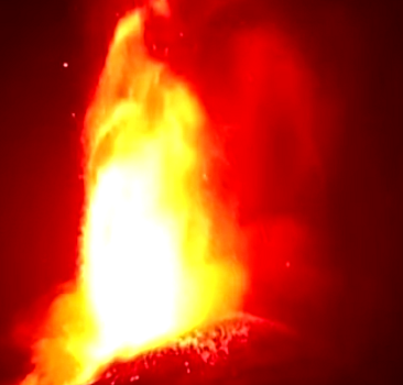 Etna Yanardağı'nın lavları böyle görüntülendi