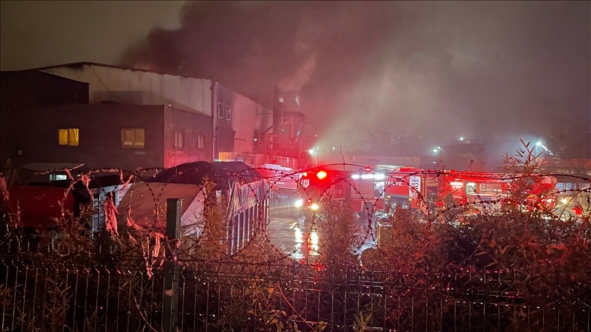 Kocaeli'de bir fabrikada çıkan yangın söndürüldü