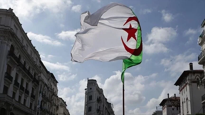 Cezayir, sömürge döneminde Fransa'ya kaçırılan 2 milyon tarihi belgeyi almaya hazırlanıyor