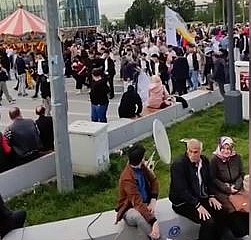 Bursa'da YSP flaması taşıyan grup kalabalığa saldırdı