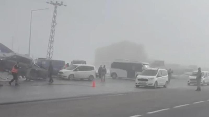 Bitlis'te zincirleme kaza! 20 kişi yaralandı
