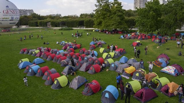 Paris'in göbeğinde çadır kurdular