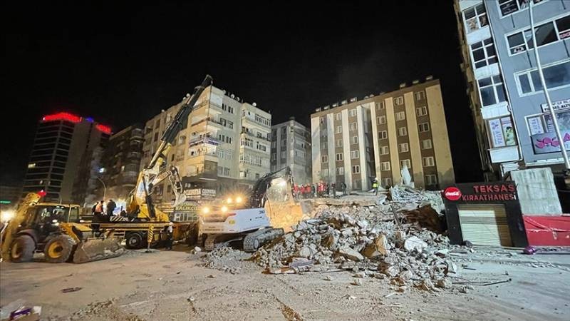 Şanlıurfa'da yıkılan binada enkaz arama kurtarma sona erdi