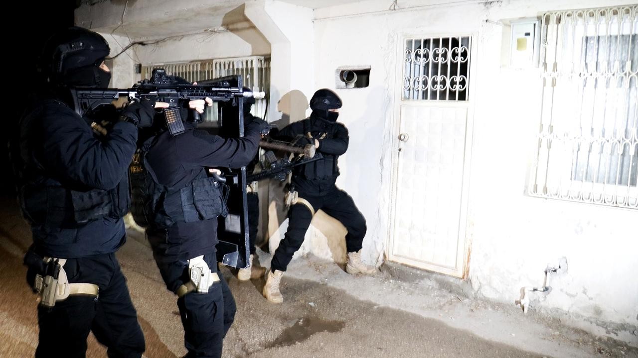 İzmir'de DEAŞ'a nokta operasyon: Çok sayıda gözaltı var