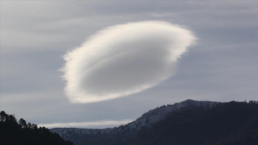 Artvin'deki mercek bulutları görenleri hayran bıtaktı