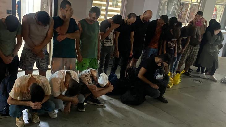 Marmaris'te 24 düzensiz göçmen yakalandı