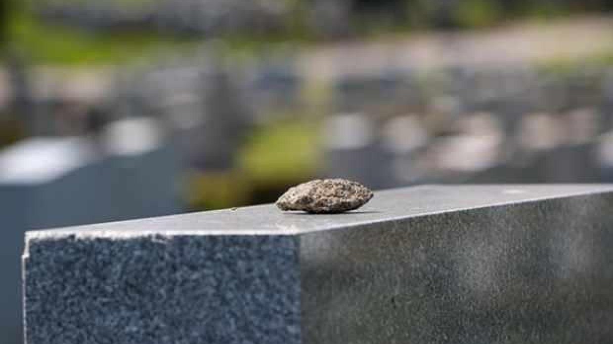 Müslüman mezarlığına karşı çıktı, ceza yedi