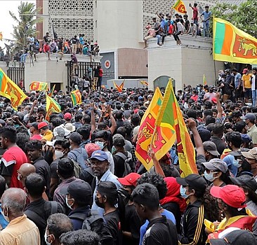Sri Lanka'da Başbakanlık konutu ateşe verildi
