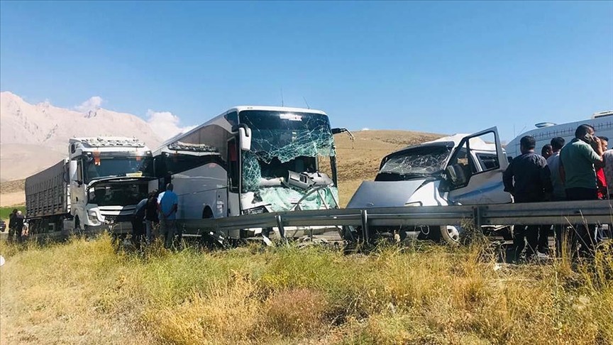 Niğde'de yolcu otobüsü kazası: 1 kişi öldü