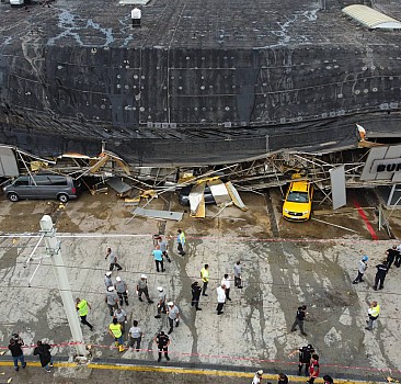 ​Bursa'da sağanak nedeniyle otobüs terminalinin çatısı çöktü