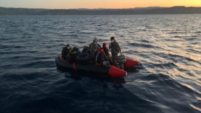 Ölüme terk edilen 12 sığınmacı kurtarıldı