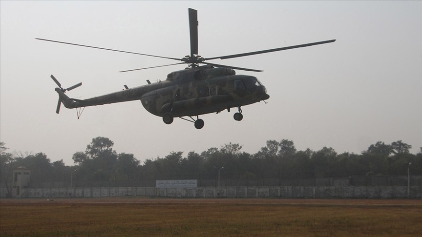 Pakistan'da askeri helikopter düştü