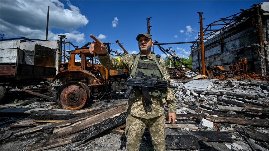 Ukrayna'da helikopterlerin onarıldığı tesisler vuruldu