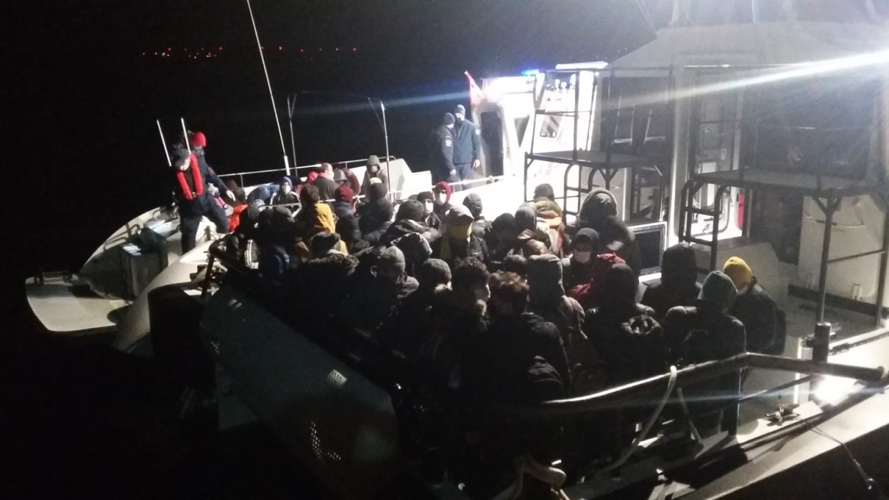 Çanakkale açıklarında 102 sığınmacı yakalandı