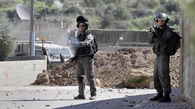 Kana susamış İsrail, Filistinli 2 çocuğu yaraladı