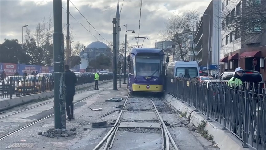 Kabataş-Bağcılar tramvayı raydan çıktı