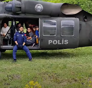 Bakan Soylu, helikoptere binmek isteyen çocukları kırmadı