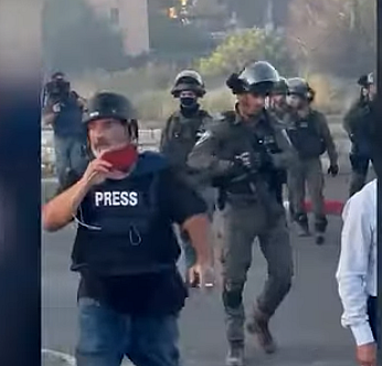 İsrail güçleri, Kudüs'te CNN muhabirini tartakladı