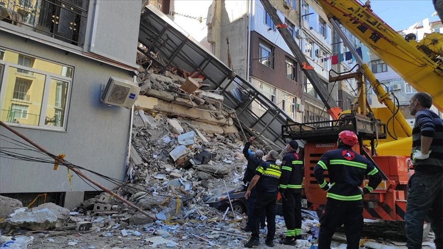 Batum'da çöken binadan acı haber