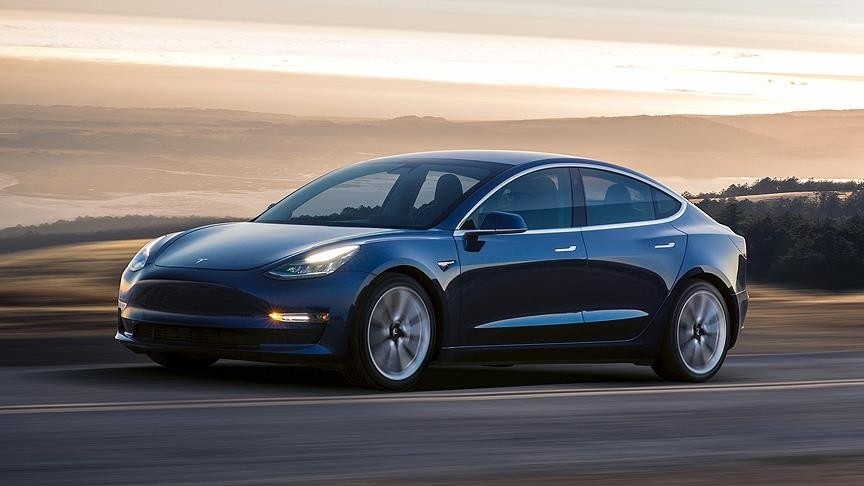 Tesla, yaklaşık 2,2 milyon aracını geri çağırdı