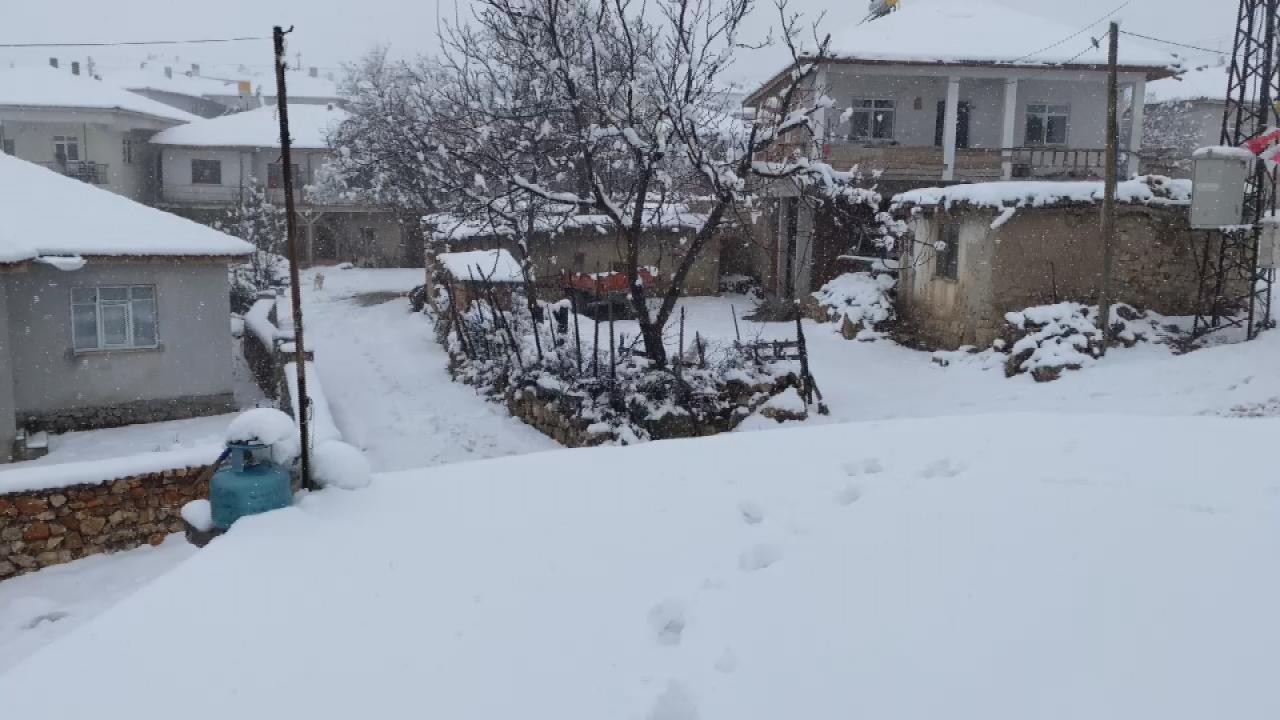 Amasya'da kar kalınlığı 20 santimetreyi geçti