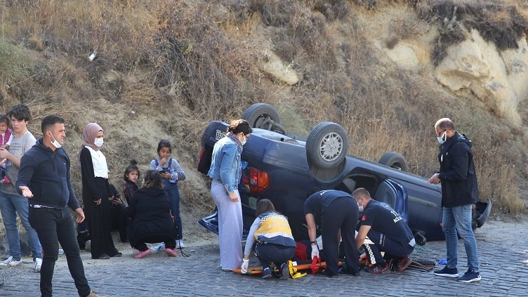 Nevşehir'de otomobil devrildi: 3 kişi yaralandı