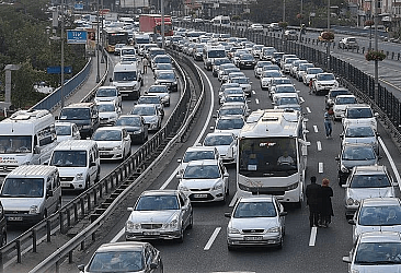 İstanbul'da tatil bitti trafik çilesi başladı