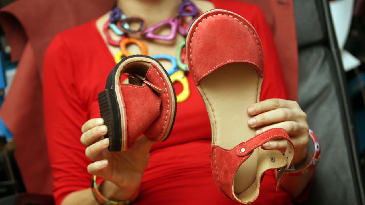 Şeker hastaları için özel ayakkabı üretildi