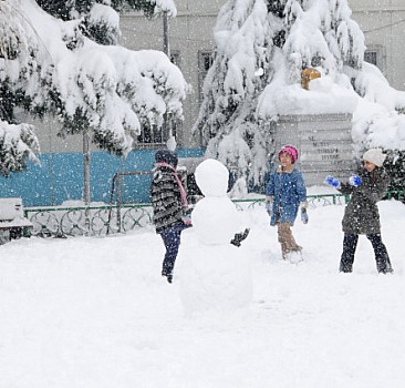 Düzce'de eğitime kar yağışı nedeniyle 2 gün tatil