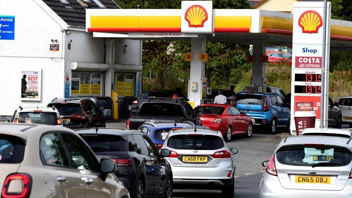 İngiltere'de benzin fiyatı rekor kırdı