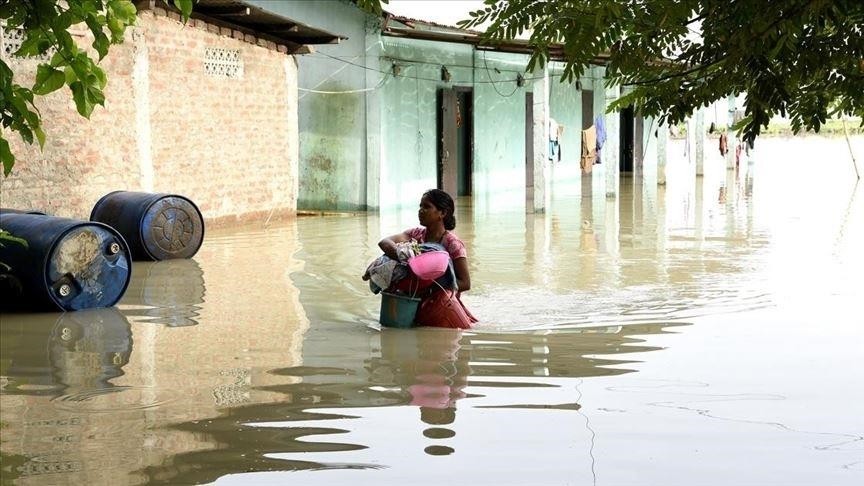 Hindistan'da yağış sebebiyle 131 kişi öldü