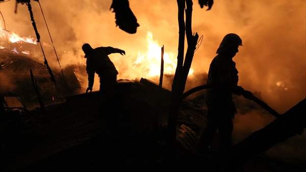 Kastamonu'da 7 evi saran yangın kontrol altına alındı