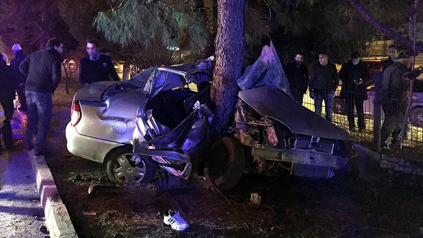 Samsun'da otomobilin ağaca çarpması sonucu 1 kişi yaralandı