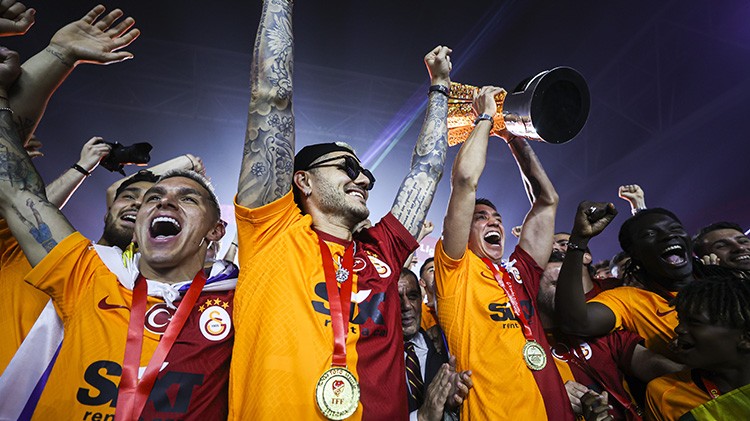 Galatasaray'ın şampiyonluğu Antalya'da kutlandı