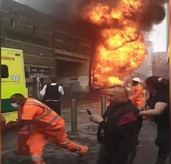 Londra'da metro istasyonunda patlama