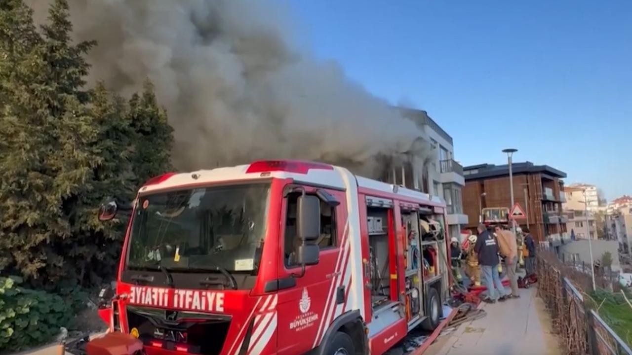 Fatih'te yangın paniği: 1 kişi hayatını kaybetti
