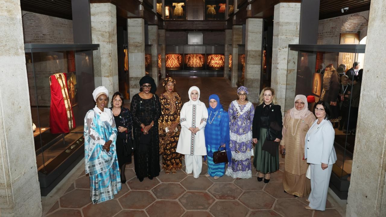 Emine Erdoğan'dan, liderlerin eşleriyle saray ziyareti