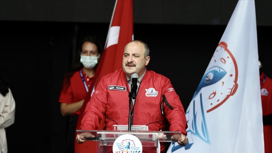 Bakan Varank, Bursa'da başarılı sporculara ödül verdi