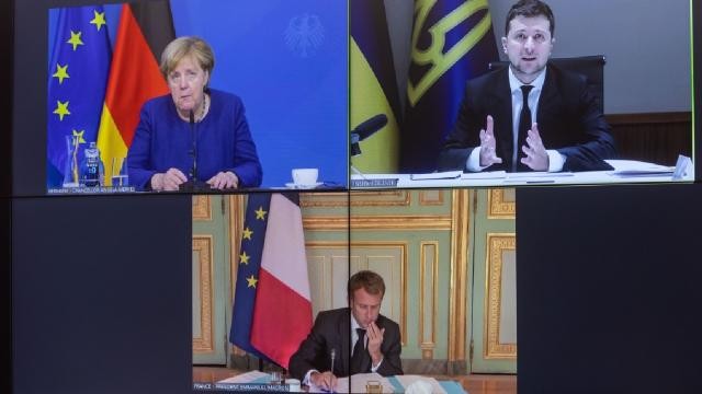 Zelenskiy Macron ve Merkel çevrim içi görüştü