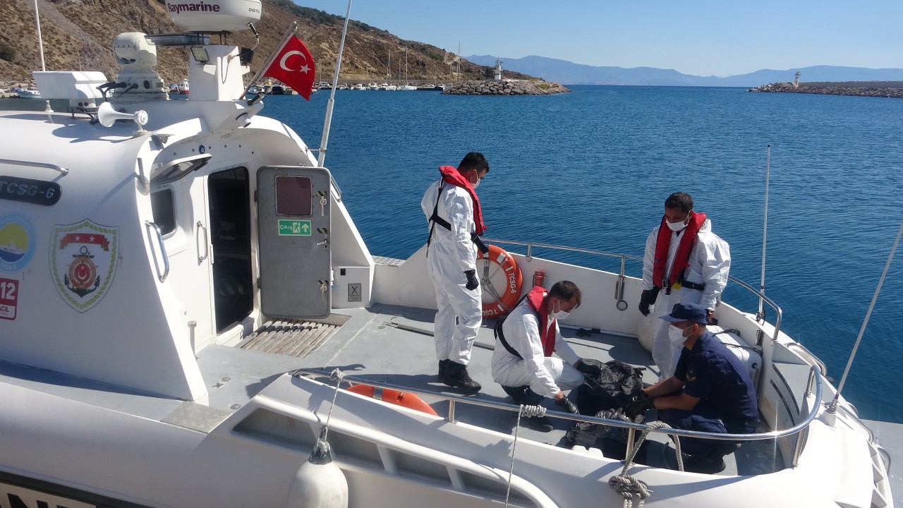 Düzensiz göçmenlerin bulunduğu bot battı