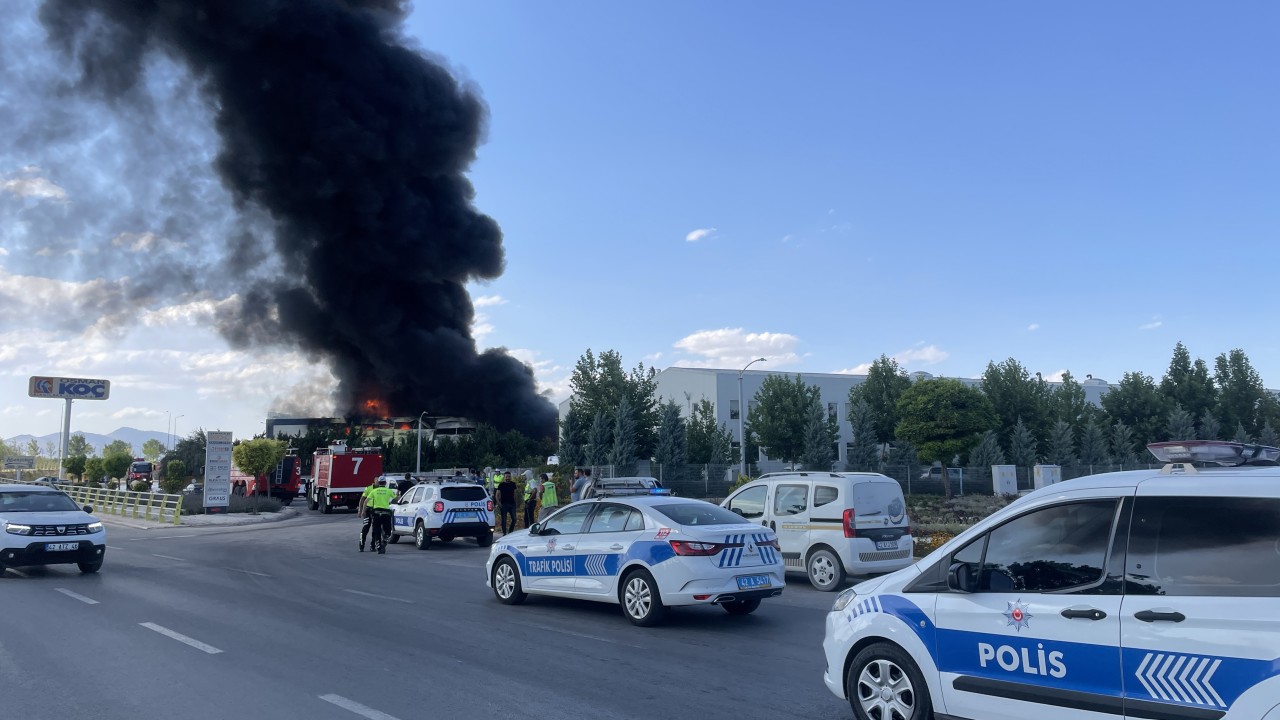 Konya'da boya fabrikasında yangın çıktı