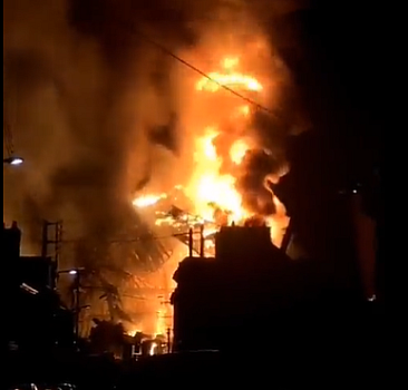Fransa'da korkutan yangın! İki bina çöktü