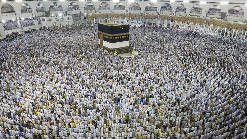 Ramazanda milyonlarca Müslüman Kabe'ye akın etti