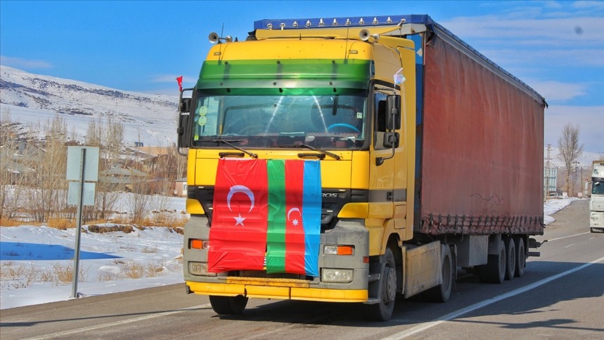 Azerbaycan, Türkiye'ye 1000'den fazla çadır gönderdi
